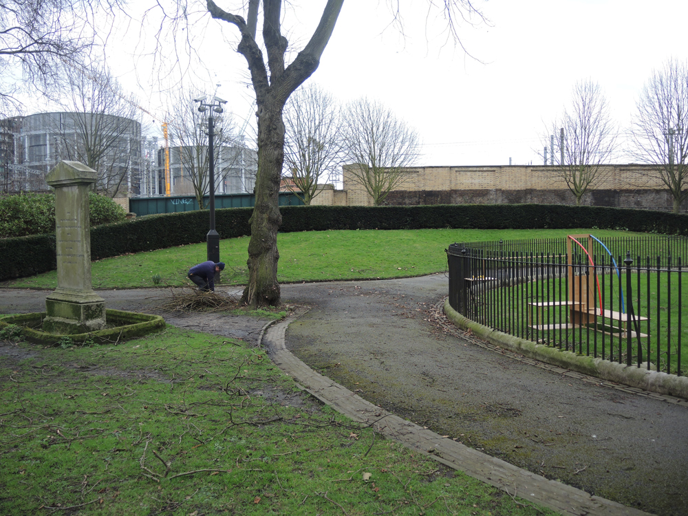 After some days the Camden Council Events Service sent a gardener to cut the branches in the wet to prevent injuries. In the background: Survaillance cameras on a pole and Kings Cross Gasholders. After some days the Camden Council Events Service sent a gardener to cut the branches in the wet to prevent injuries. In the background: Survaillance cameras on a pole and Kings Cross Gasholders.